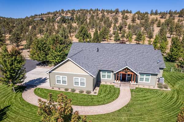 19.7 Acres of Land with Home for Sale in Redmond, Oregon