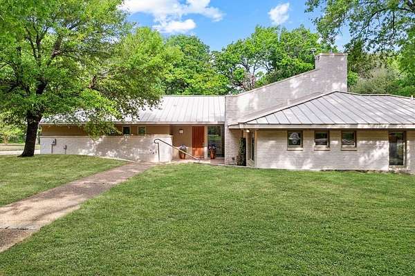 1.55 Acres of Land with Home for Sale in Corsicana, Texas