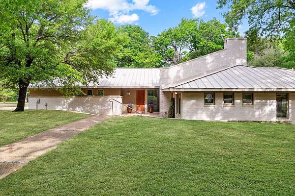 1.55 Acres of Land with Home for Sale in Corsicana, Texas