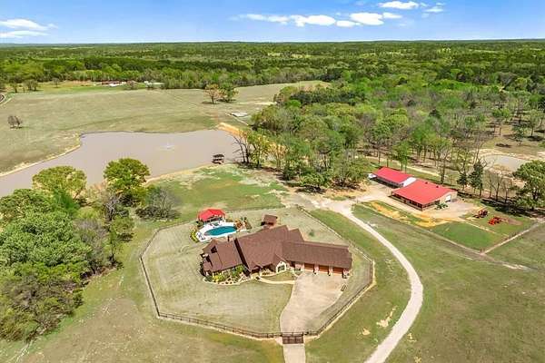 169 Acres of Land with Home for Sale in Winona, Texas