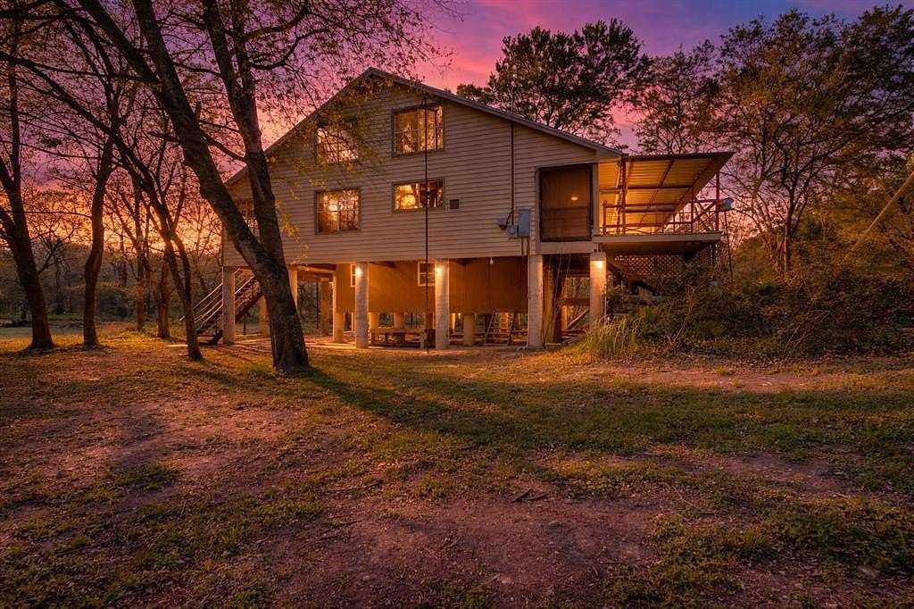 2.5 Acres of Land with Home for Sale in Palmer, Texas