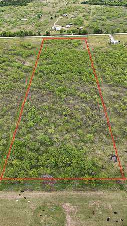 10 Acres of Land for Sale in Streetman, Texas