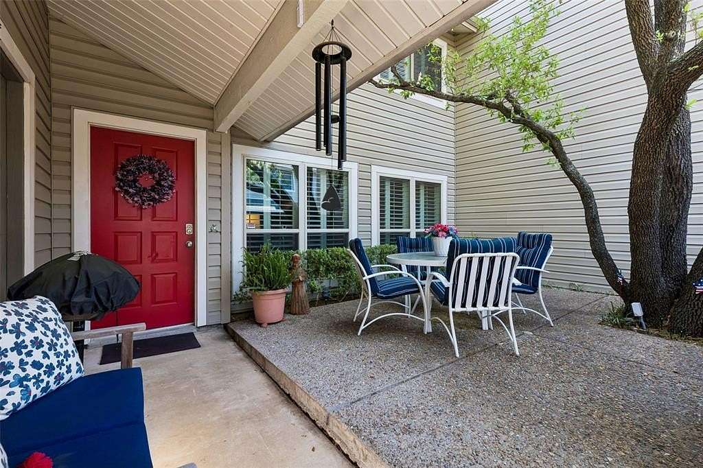 1.82 Acres of Land with Home for Sale in Dallas, Texas