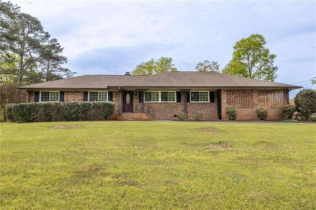 2.2 Acres of Land with Home for Lease in Fayetteville, Georgia