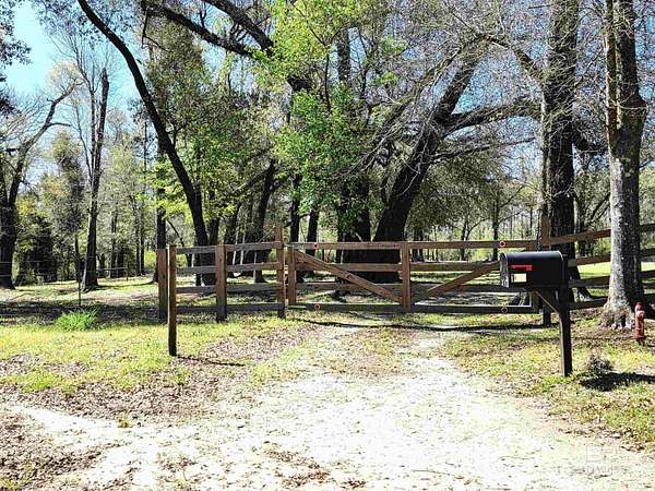 11 Acres of Land for Sale in Brewton, Alabama