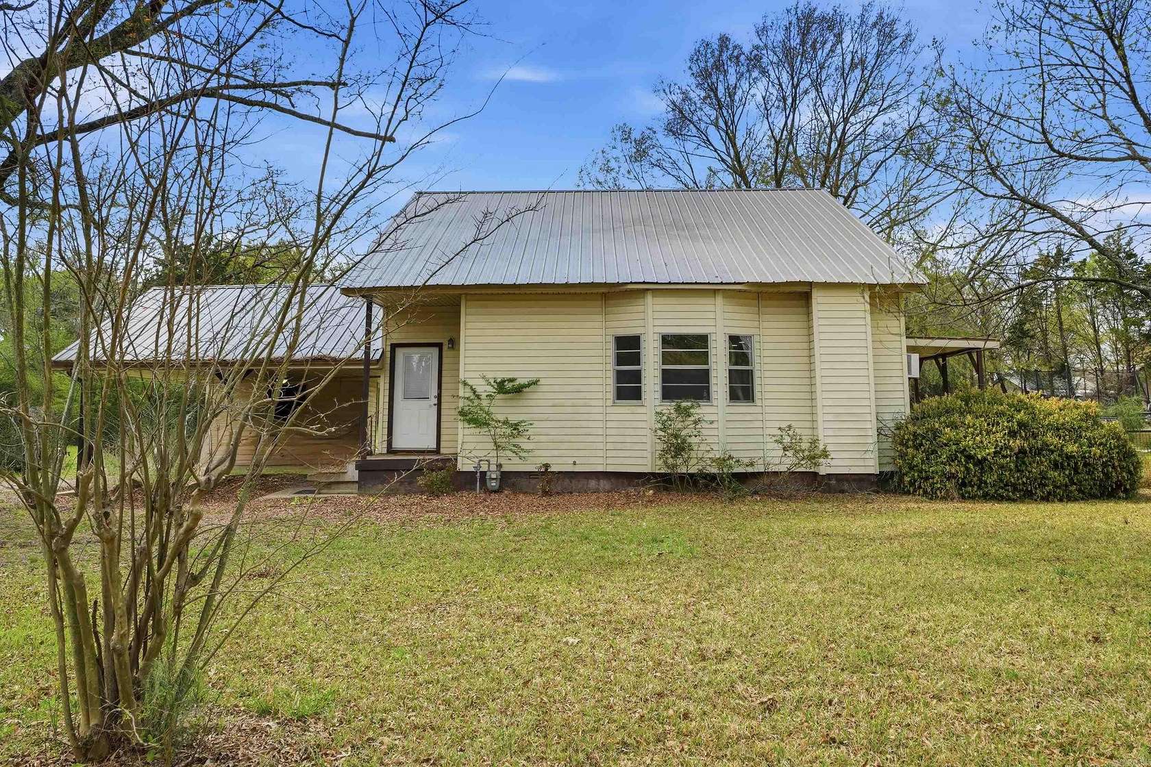 1.5 Acres of Land with Home for Sale in Searcy, Arkansas