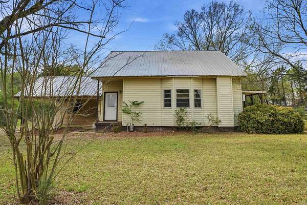 1.5 Acres of Land with Home for Sale in Searcy, Arkansas