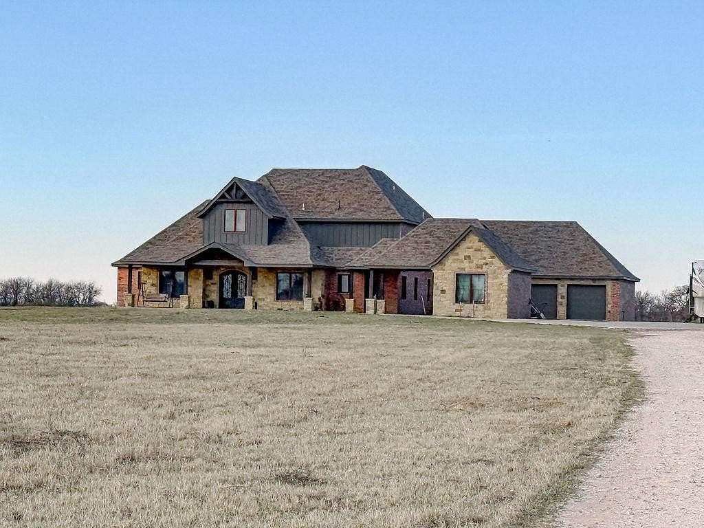 40 Acres of Land with Home for Sale in Erick, Oklahoma