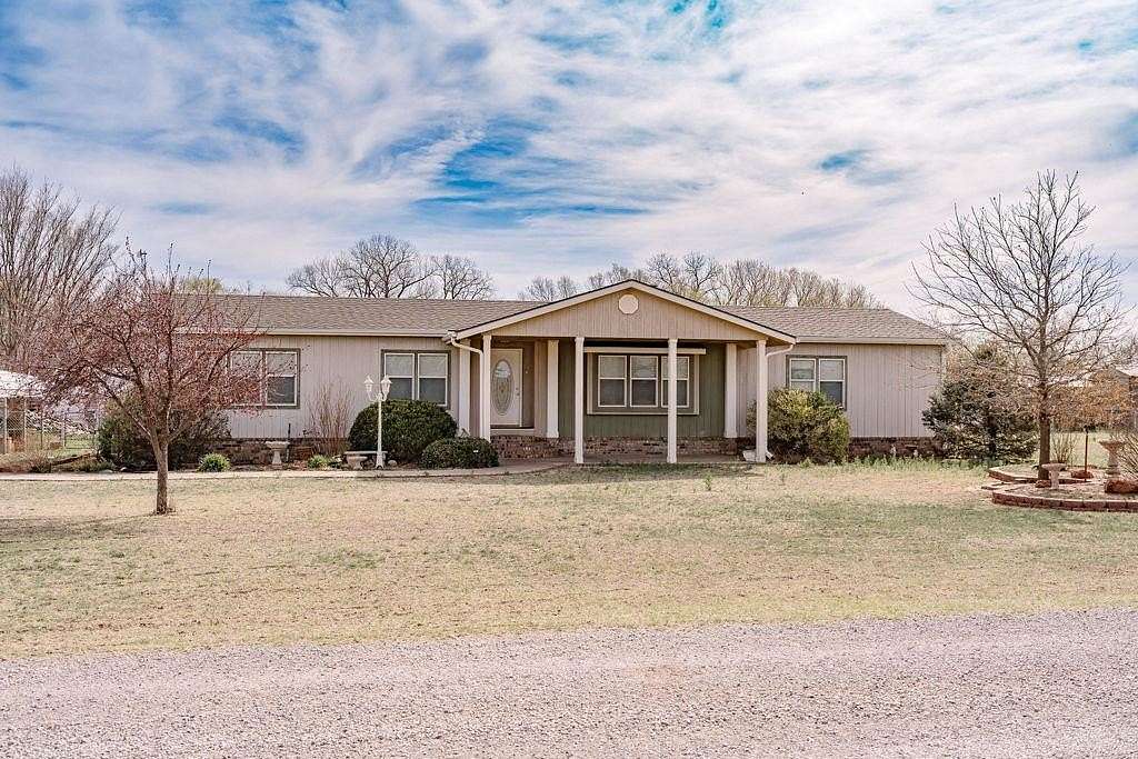 17 Acres of Land with Home for Sale in Sweetwater, Oklahoma