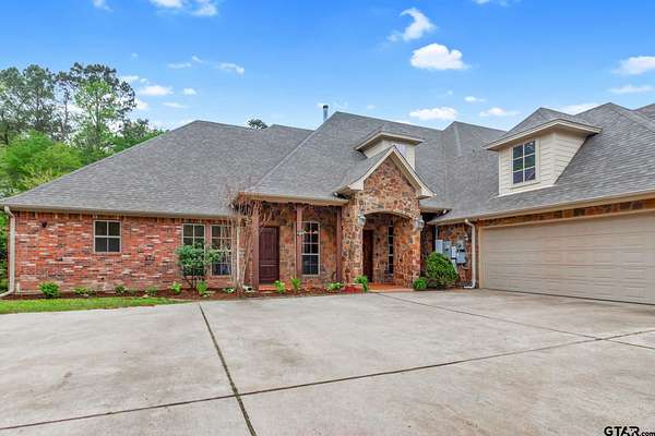 25.5 Acres of Land with Home for Sale in Flint, Texas