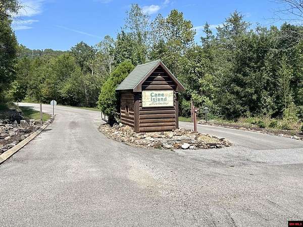 1.59 Acres of Residential Land for Sale in Flippin, Arkansas