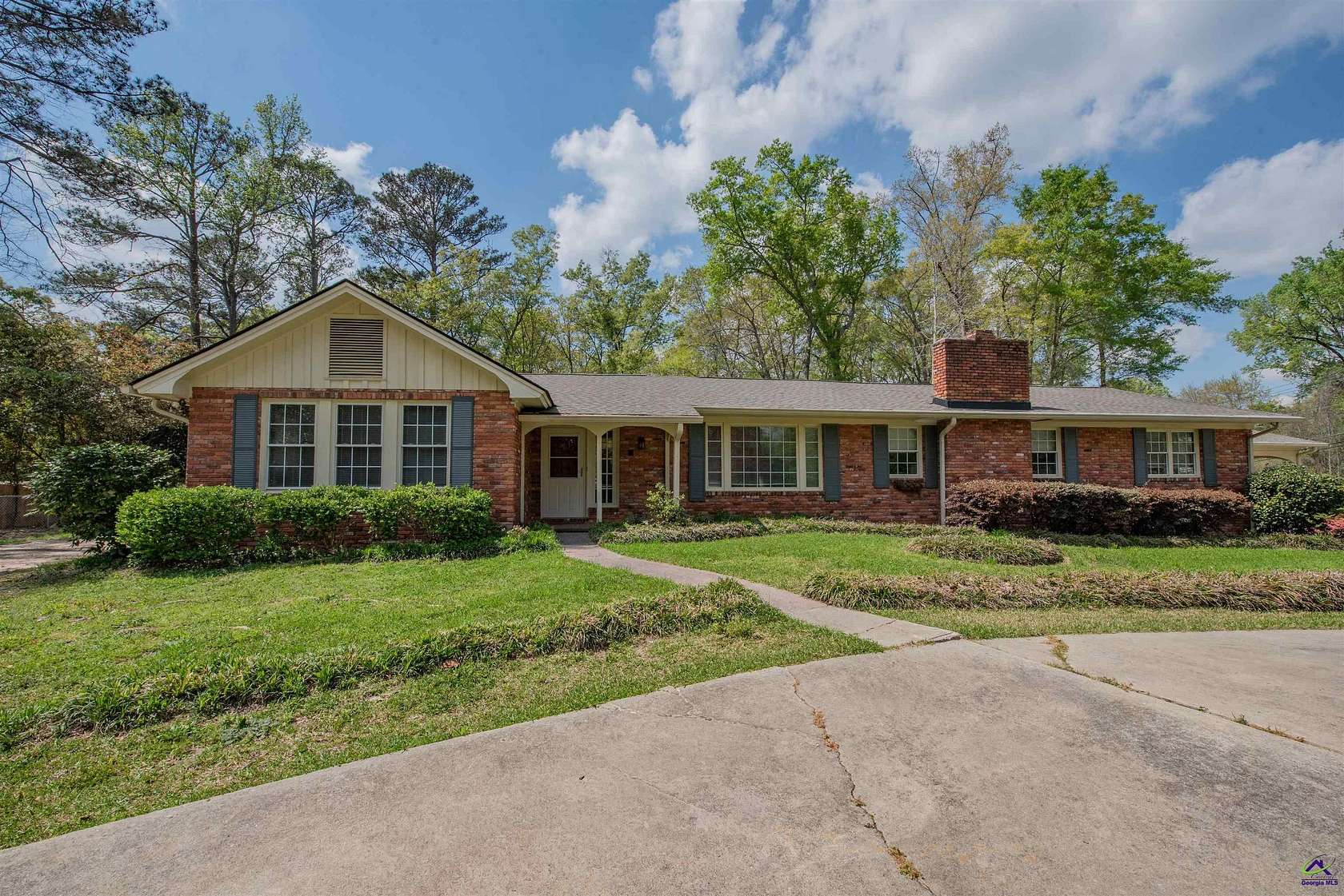 3.1 Acres of Land with Home for Sale in Macon, Georgia