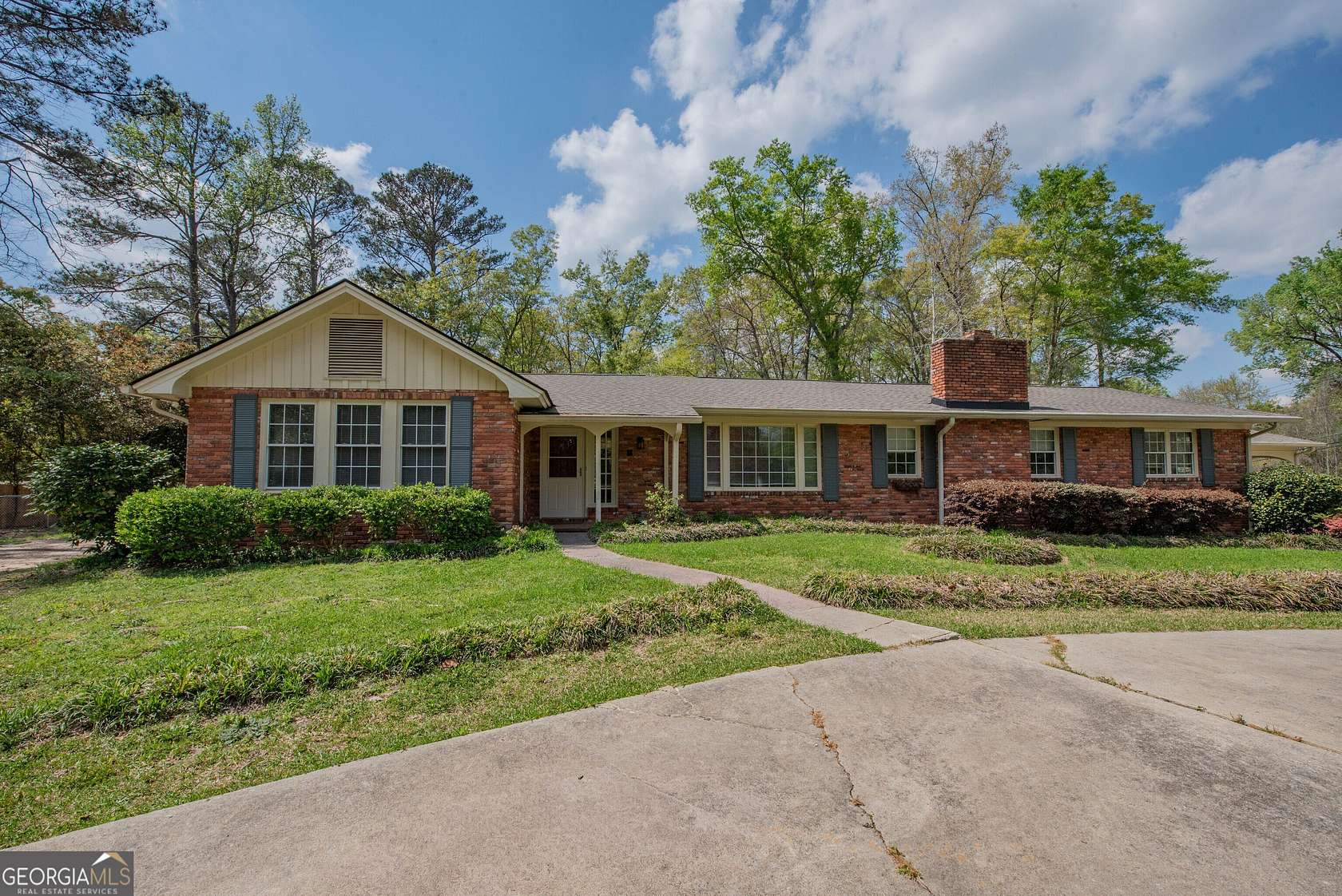 3.1 Acres of Land with Home for Sale in Macon, Georgia
