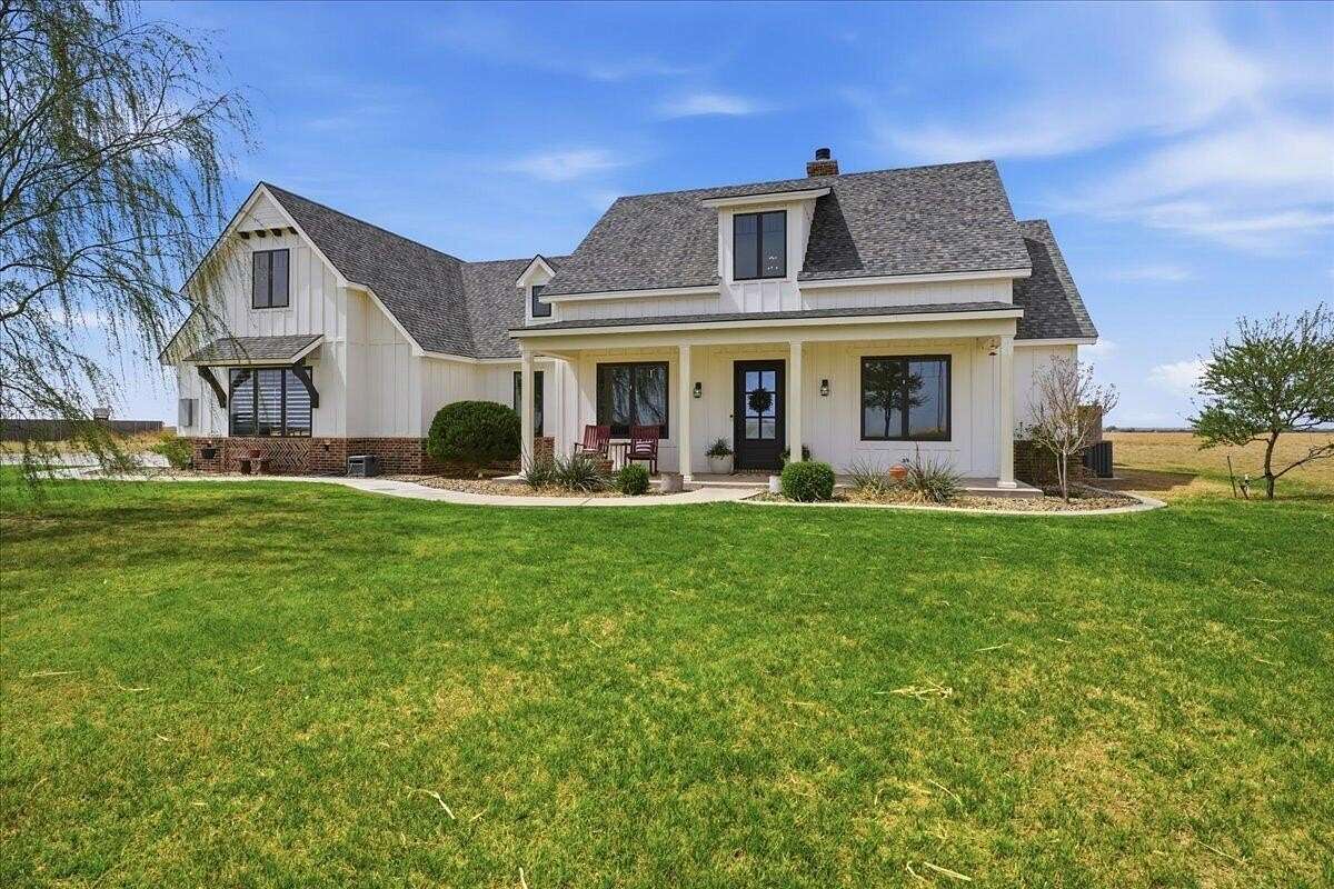 1.5 Acres of Land with Home for Sale in Shallowater, Texas