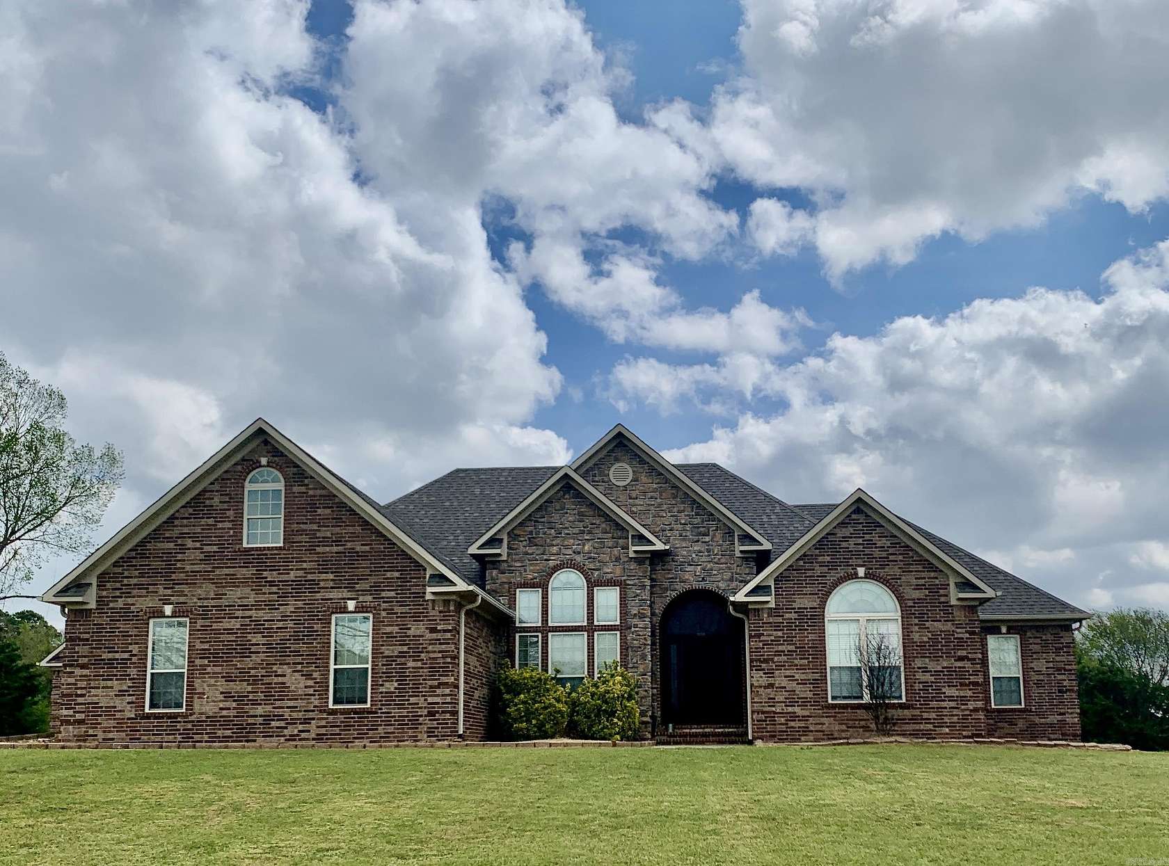1.89 Acres of Land with Home for Sale in Greenbrier, Arkansas