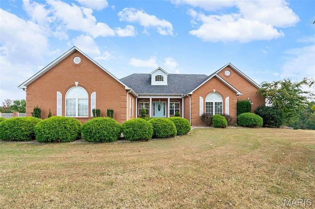 2.5 Acres of Land with Home for Sale in Poplar Bluff, Missouri