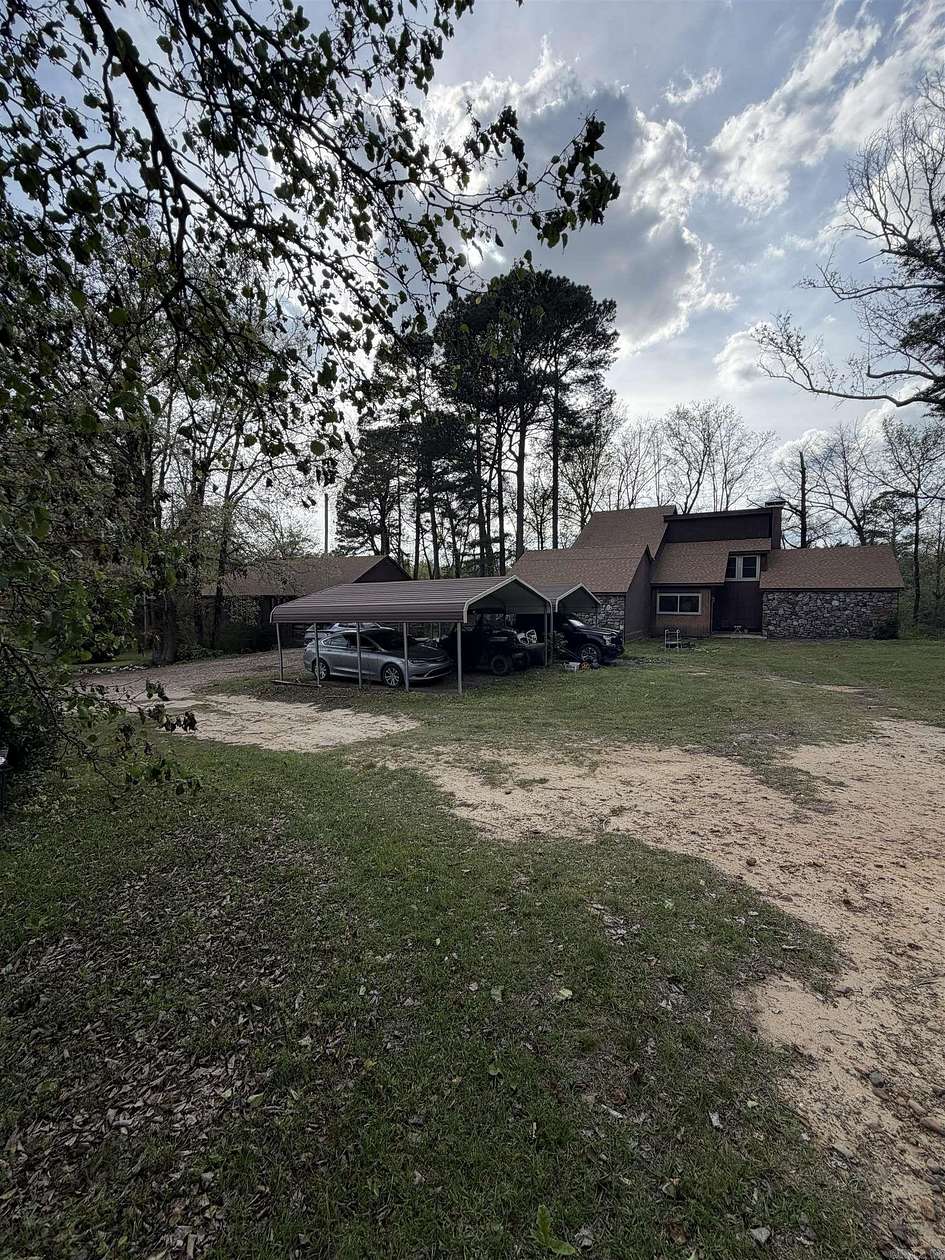 8.5 Acres of Land with Home for Sale in Nashville, Arkansas