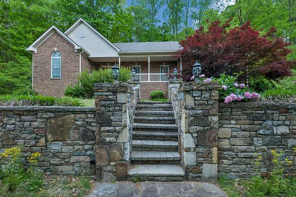 5 Acres of Land with Home for Sale in Nashville, Tennessee