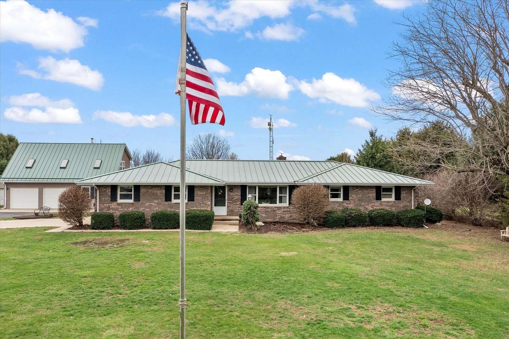 2 Acres of Land with Home for Sale in Rossville, Illinois