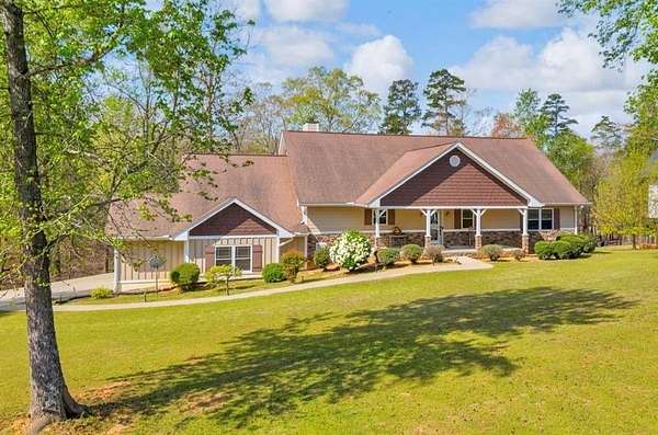 1.64 Acres of Land with Home for Sale in Hartwell, Georgia