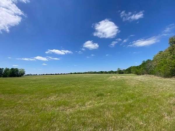 20 Acres of Land for Sale in Lott, Texas