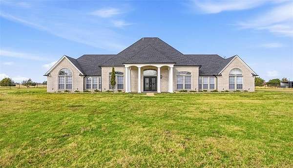 6.1 Acres of Land with Home for Sale in Kemp, Texas