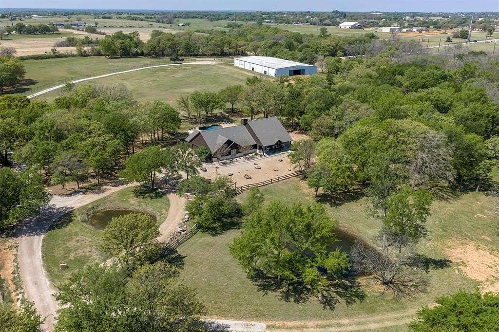 20 Acres of Agricultural Land with Home for Sale in Cross Roads, Texas