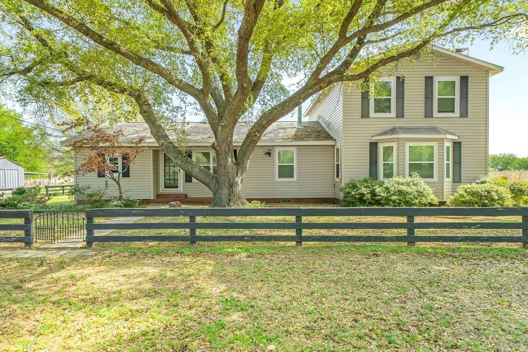 15 Acres of Land with Home for Sale in Canton, Texas