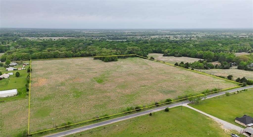 29 Acres of Agricultural Land for Sale in Bonham, Texas