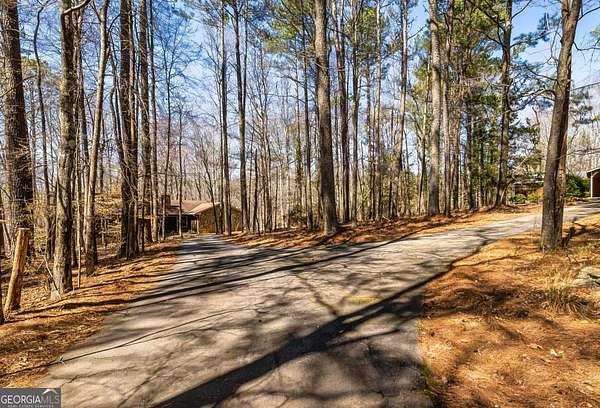 8 Acres of Land with Home for Sale in Fayetteville, Georgia