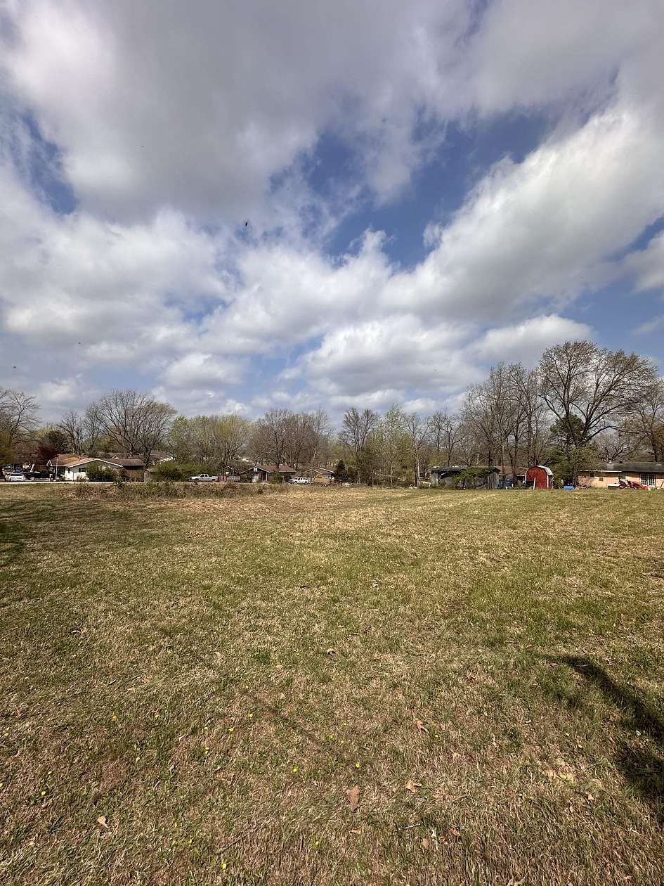 0.28 Acres of Residential Land for Sale in Poplar Bluff, Missouri