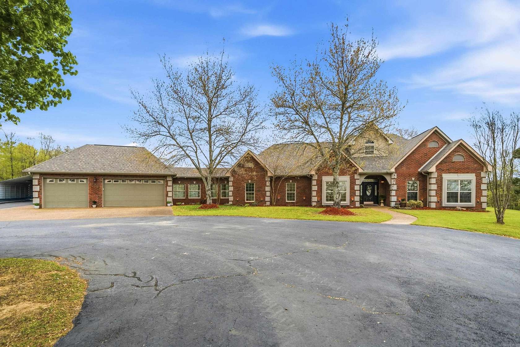 5.83 Acres of Land with Home for Sale in Hot Springs, Arkansas