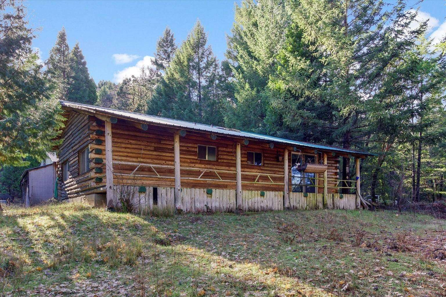 120 Acres of Land with Home for Sale in Grants Pass, Oregon