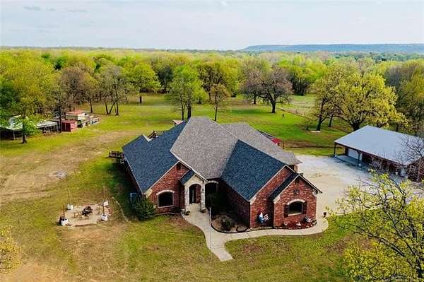 40 Acres of Land with Home for Sale in Webbers Falls, Oklahoma