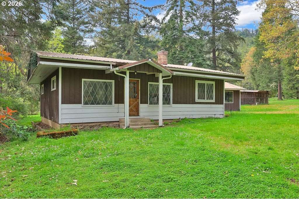 5 Acres of Land with Home for Sale in Myrtle Creek, Oregon