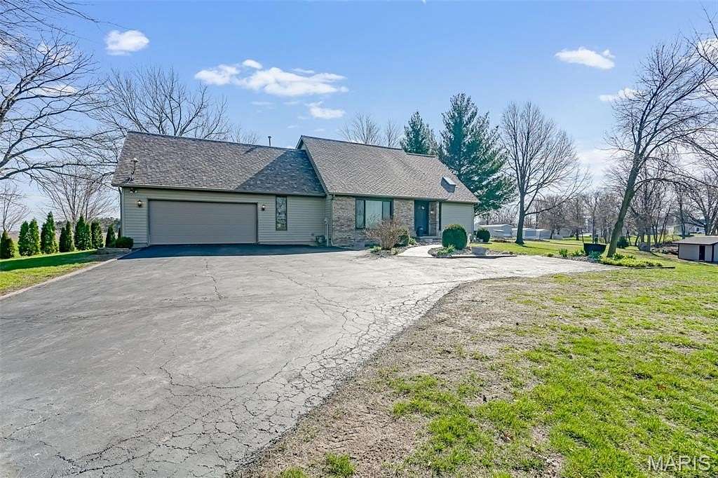 3.46 Acres of Land with Home for Sale in Raymond, Illinois