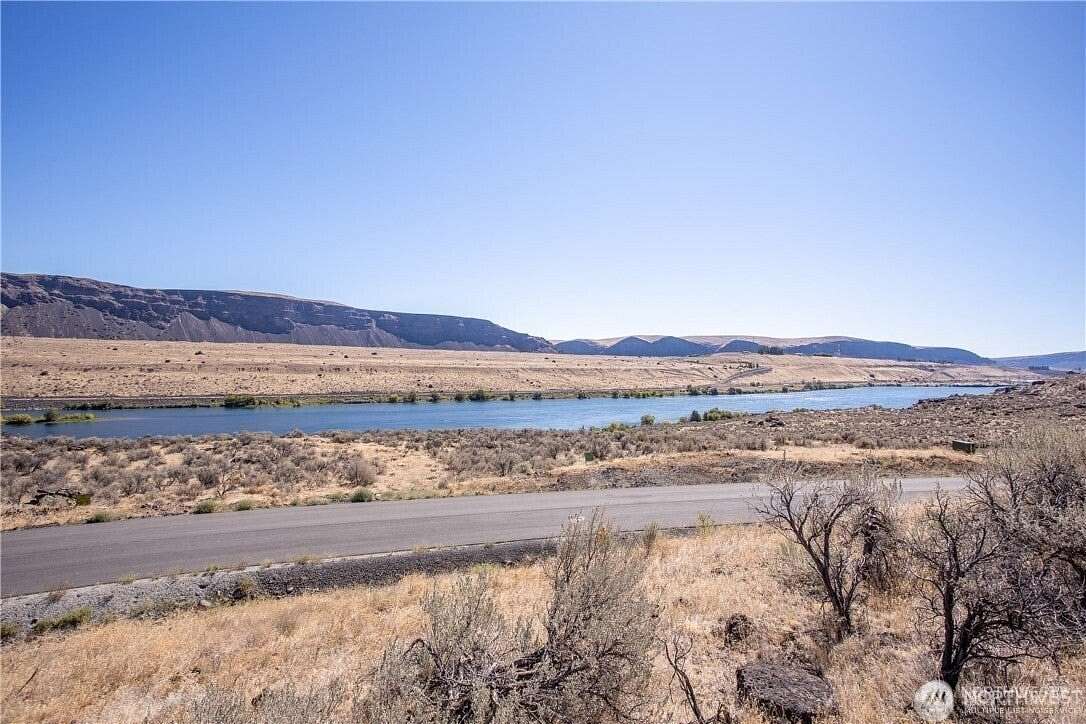 6 Acres of Residential Land for Sale in Malaga, Washington