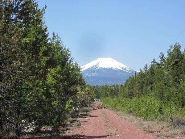 1 Acre of Residential Land for Sale in Chiloquin, Oregon