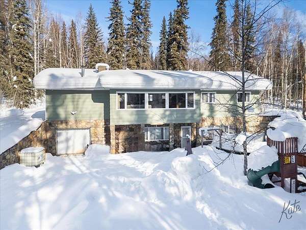 2.7 Acres of Land with Home for Sale in Fairbanks, Alaska