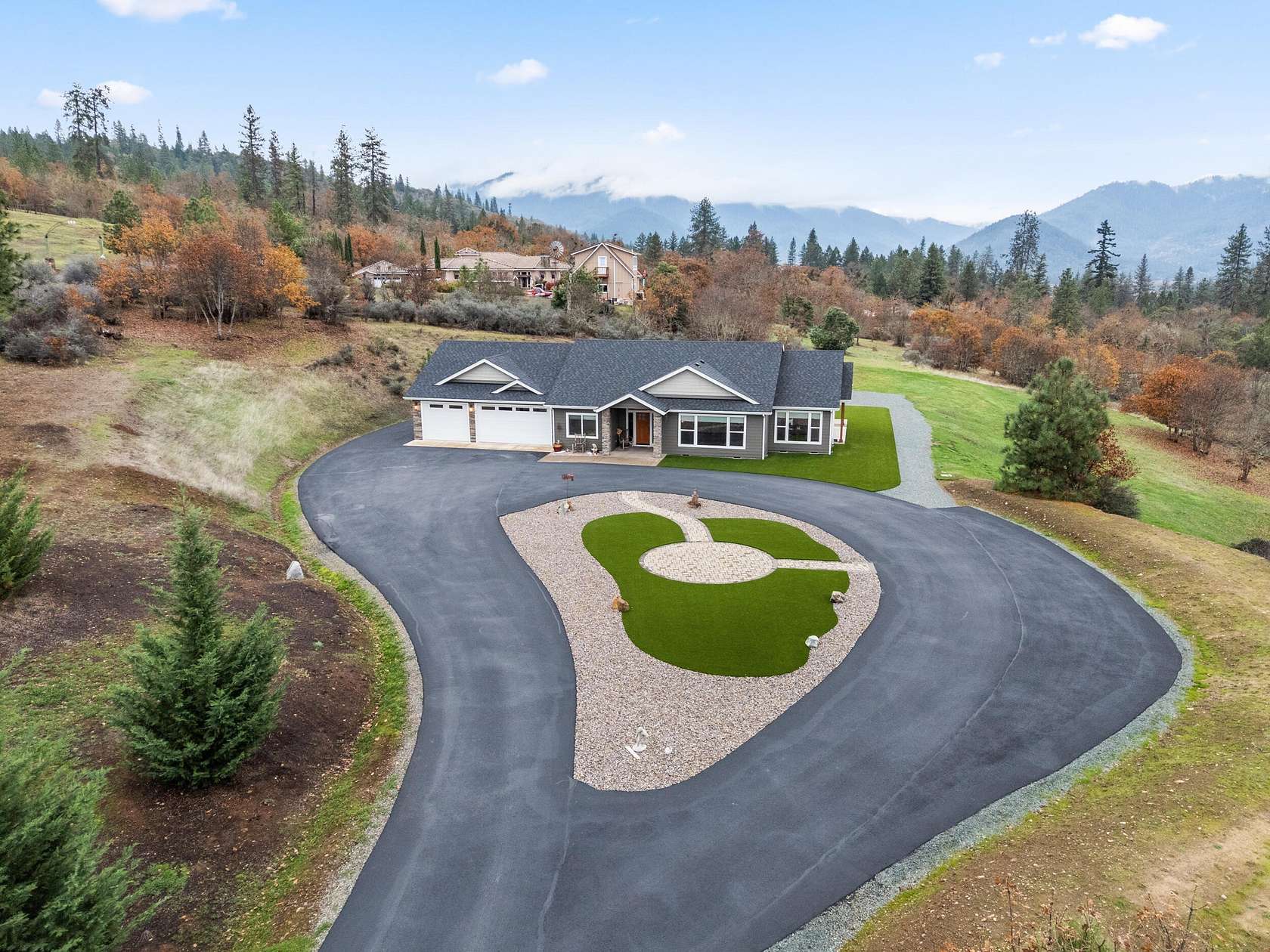 5 Acres of Land with Home for Sale in Grants Pass, Oregon