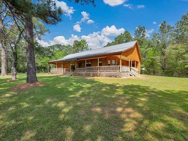 25 Acres of Agricultural Land with Home for Sale in Huntington, Texas