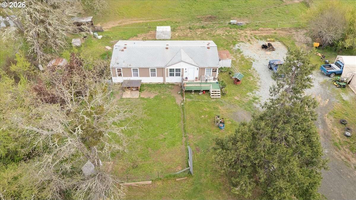 1.52 Acres of Land with Home for Sale in Days Creek, Oregon