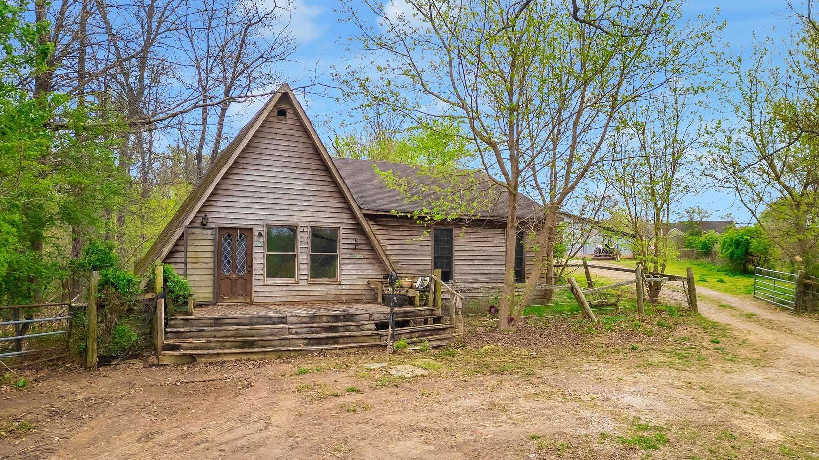 17 Acres of Land with Home for Sale in Ringgold, Georgia