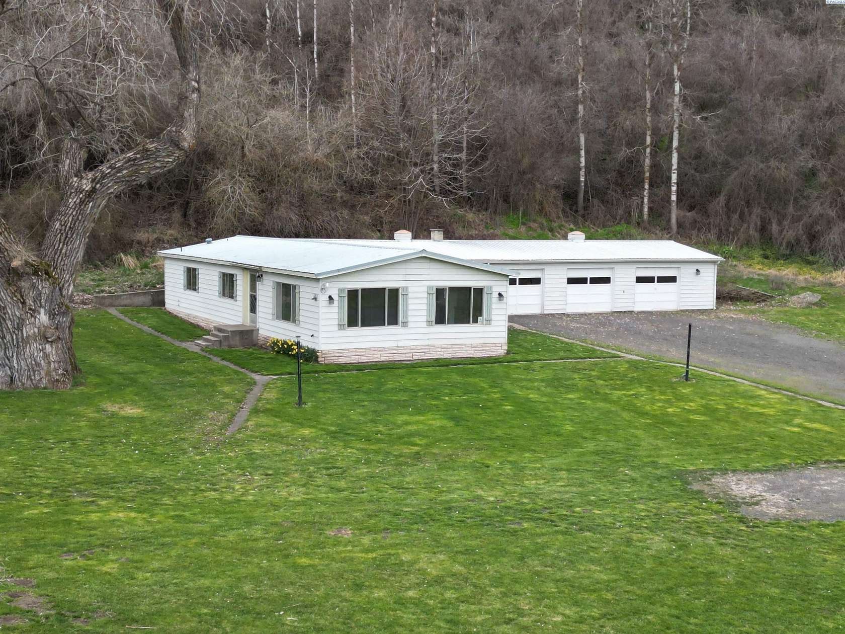 9.5 Acres of Land with Home for Sale in Pullman, Washington