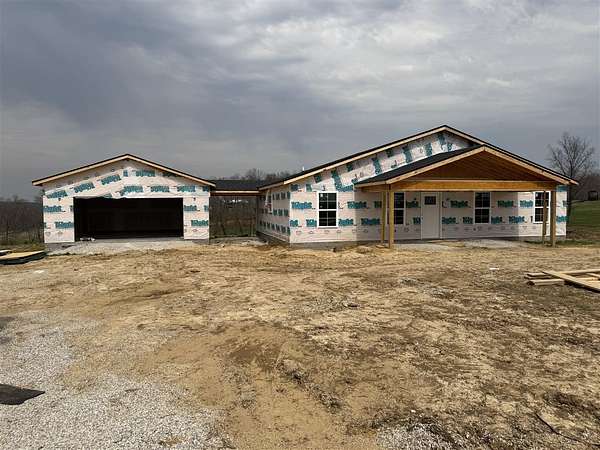 4.16 Acres of Land with Home for Sale in Bowling Green, Kentucky