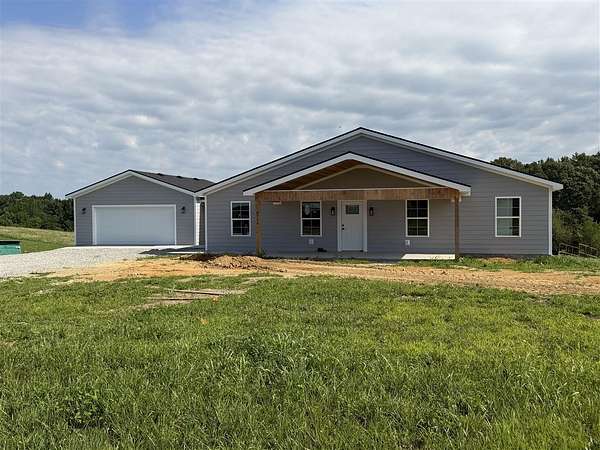 4.16 Acres of Land with Home for Sale in Bowling Green, Kentucky