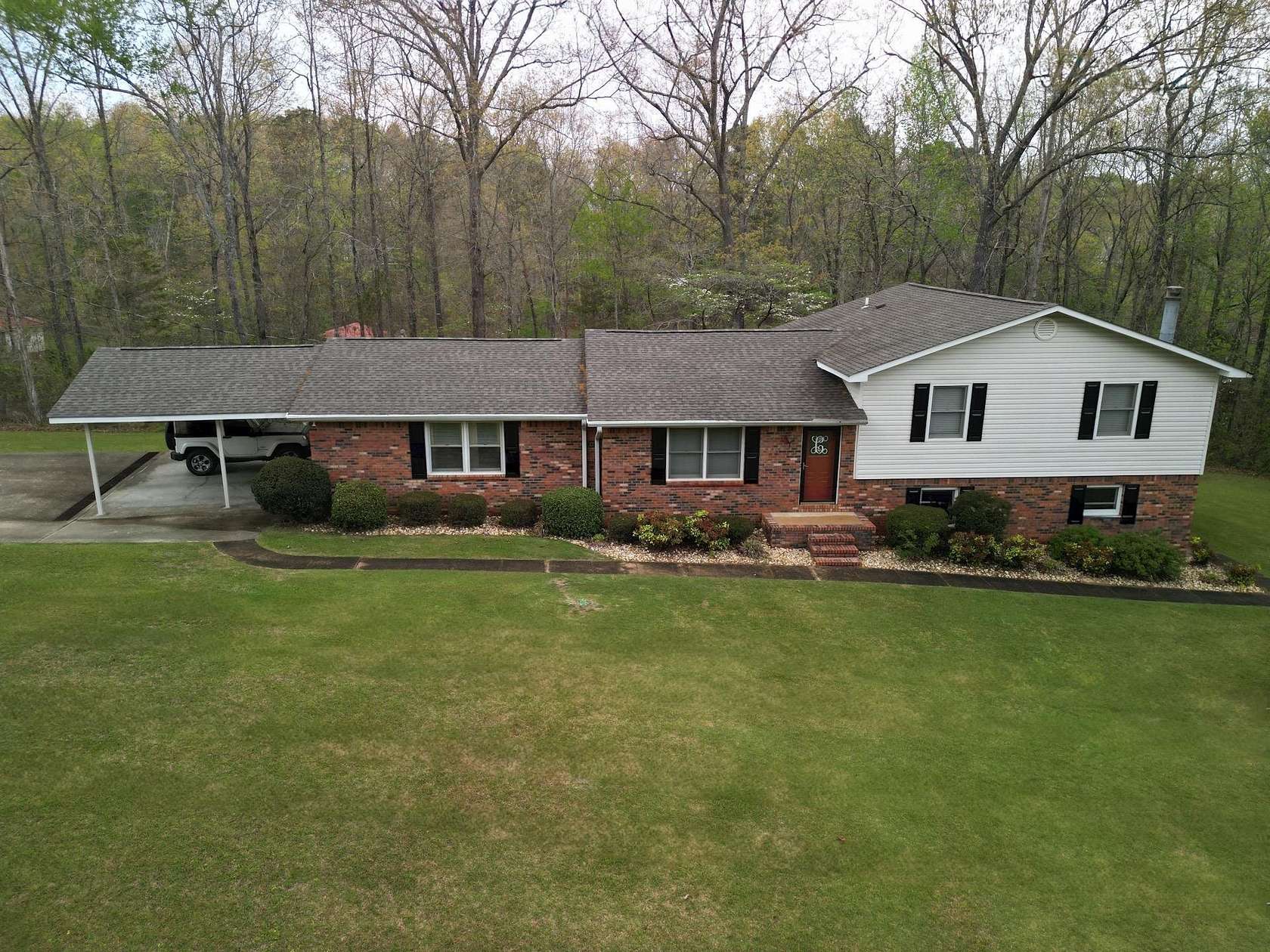 2 Acres of Land with Home for Sale in Hamilton, Alabama