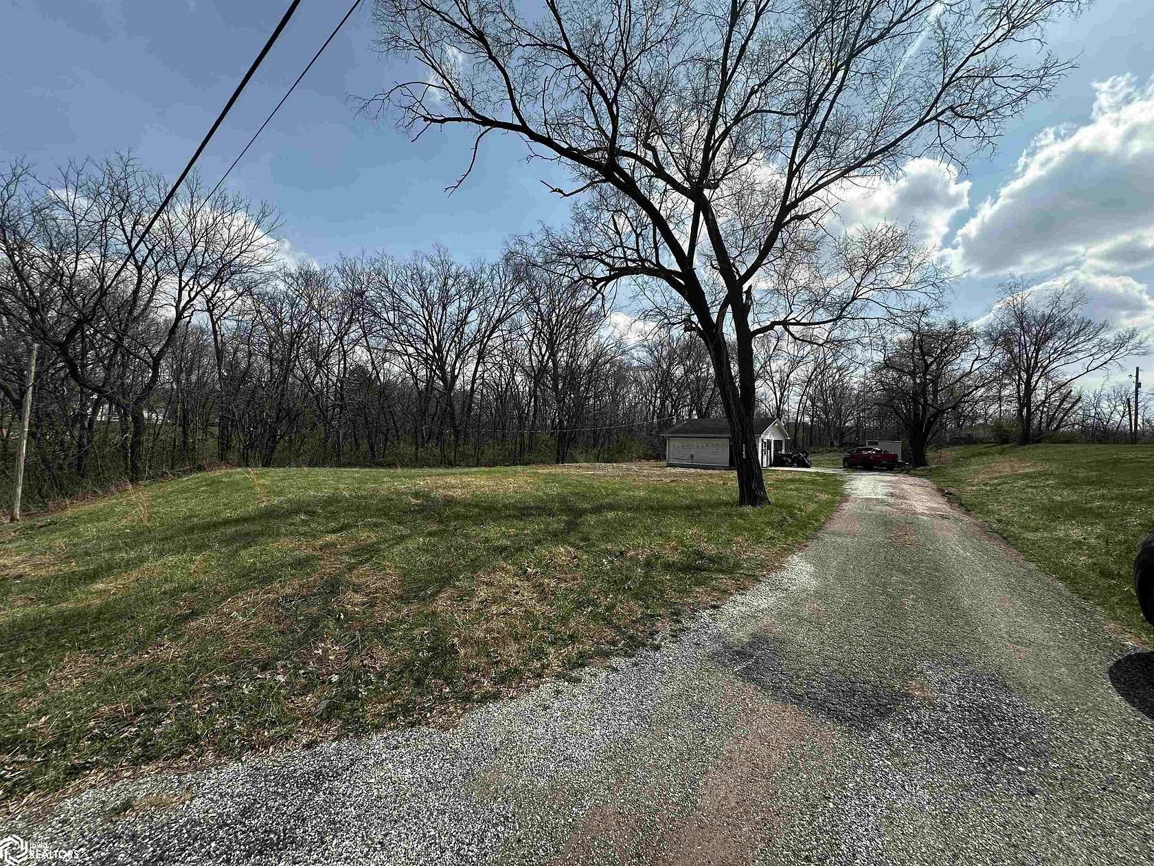 1.5 Acres of Land for Sale in Hamilton, Illinois