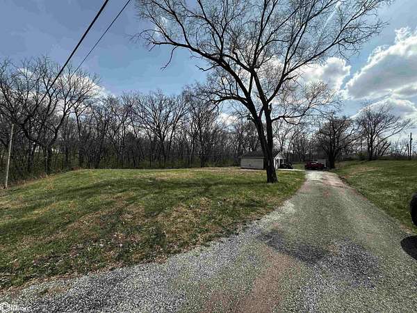 1.5 Acres of Land for Sale in Hamilton, Illinois