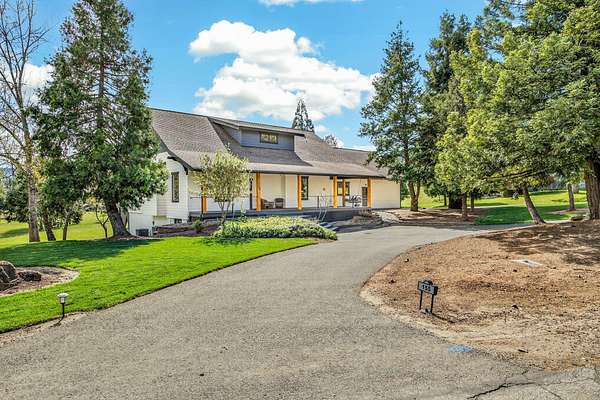 2 Acres of Land with Home for Sale in Jacksonville, Oregon